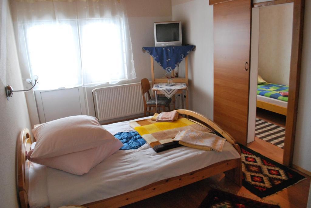 Pensiunea Alexandra Vatra Moldoviţei Zimmer foto